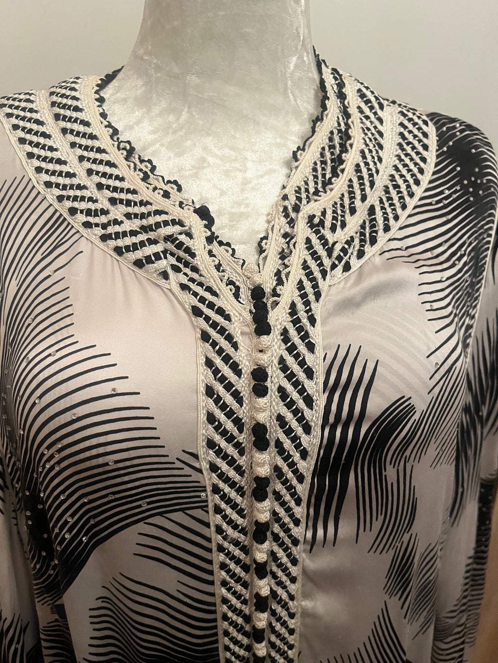 Kaftan d'occasion noir et blanc mousseline de soie