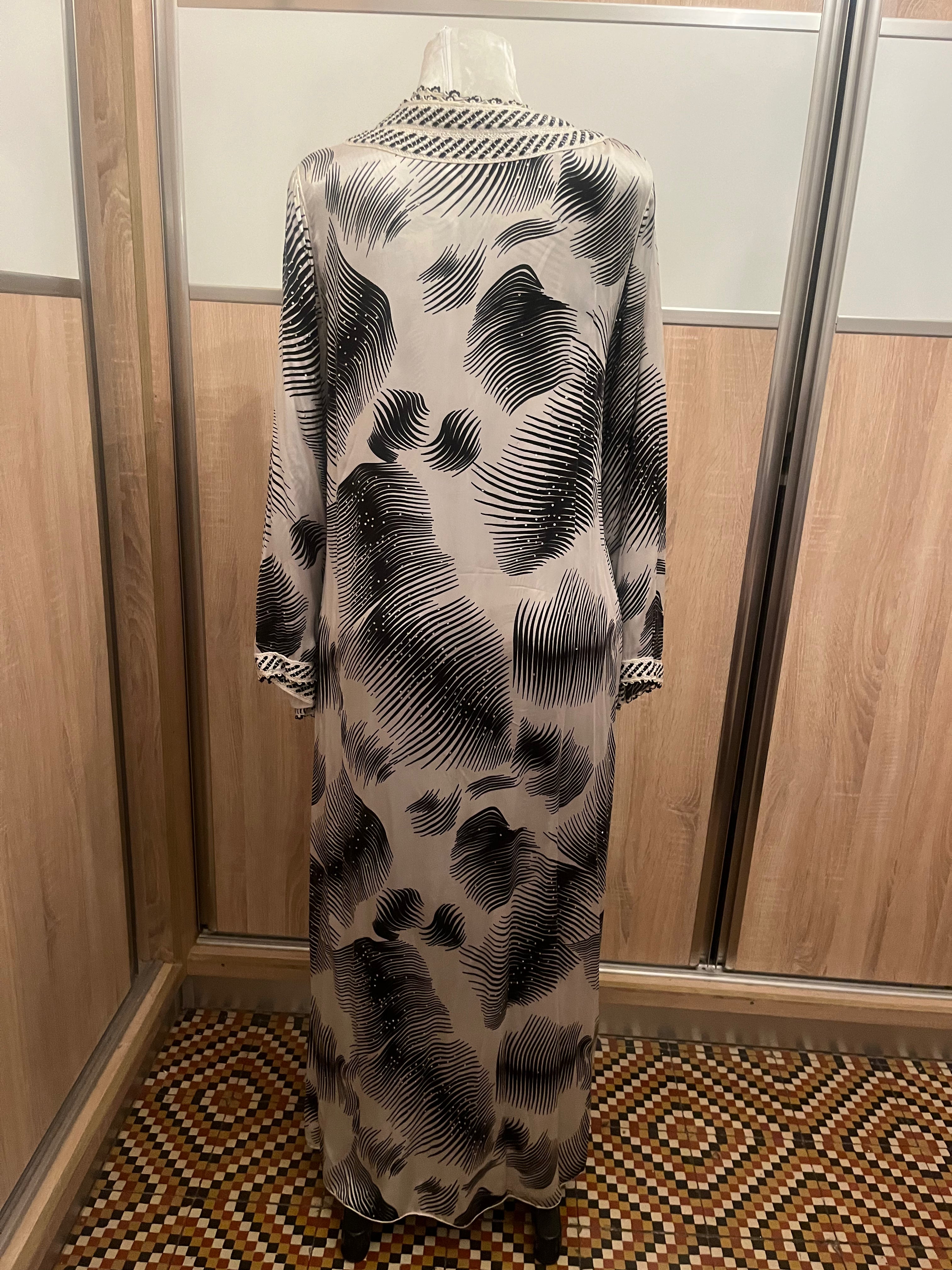 Kaftan d'occasion noir et blanc mousseline de soie