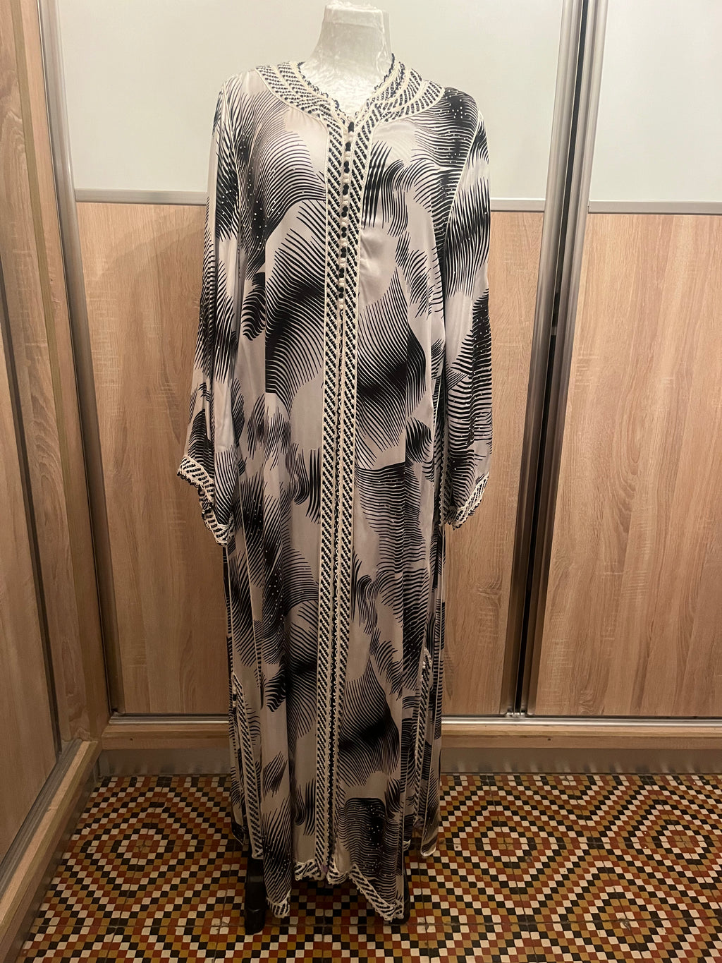 Kaftan d'occasion noir et blanc mousseline de soie