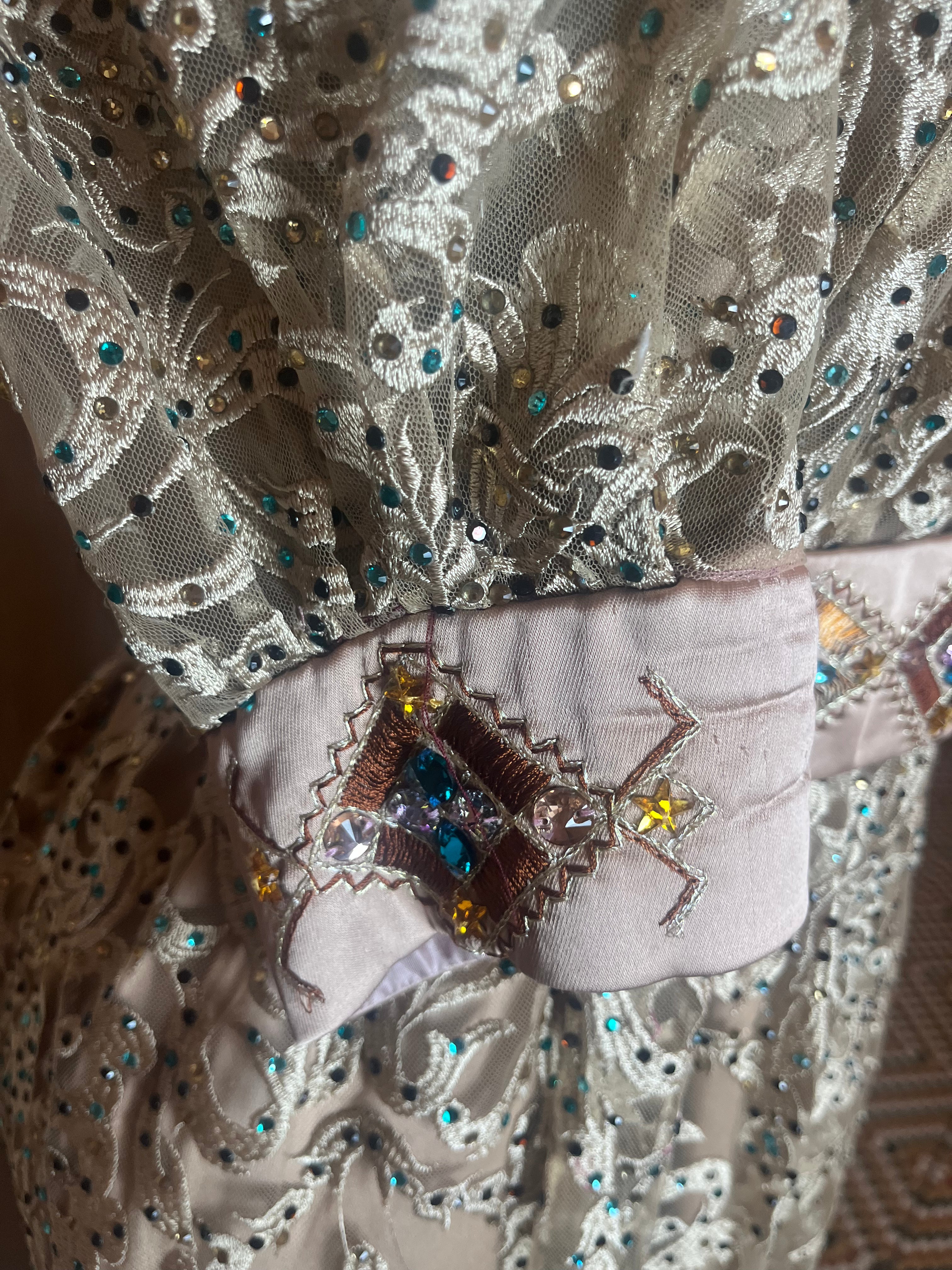 Robe kabyle moderne brodée d'occasion