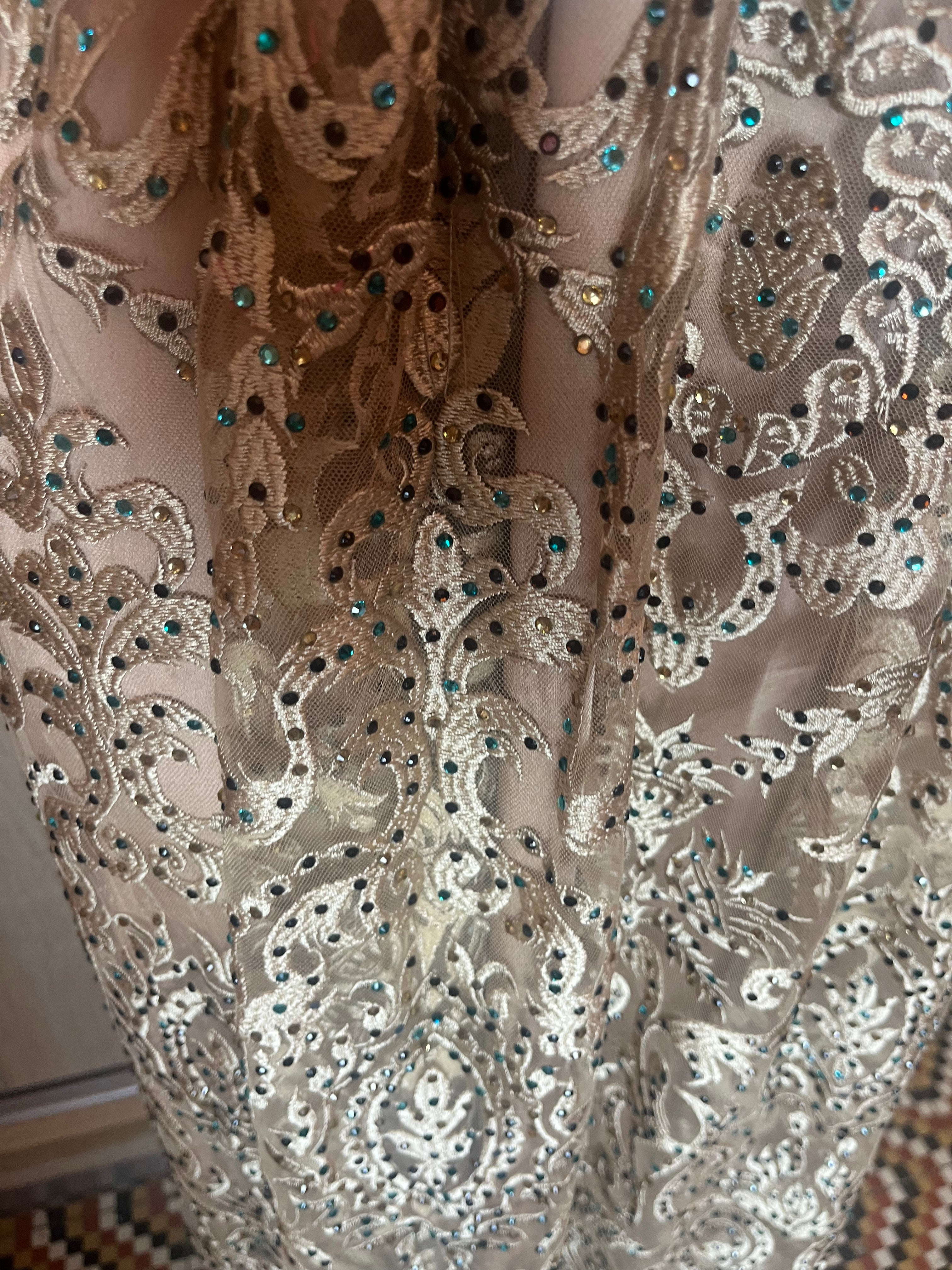 Robe kabyle moderne brodée d'occasion