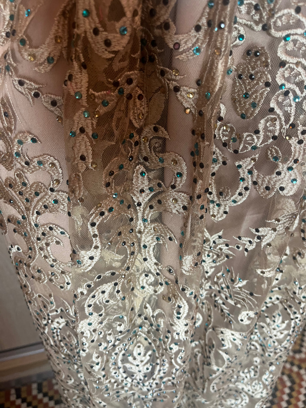 Robe kabyle moderne brodée d'occasion