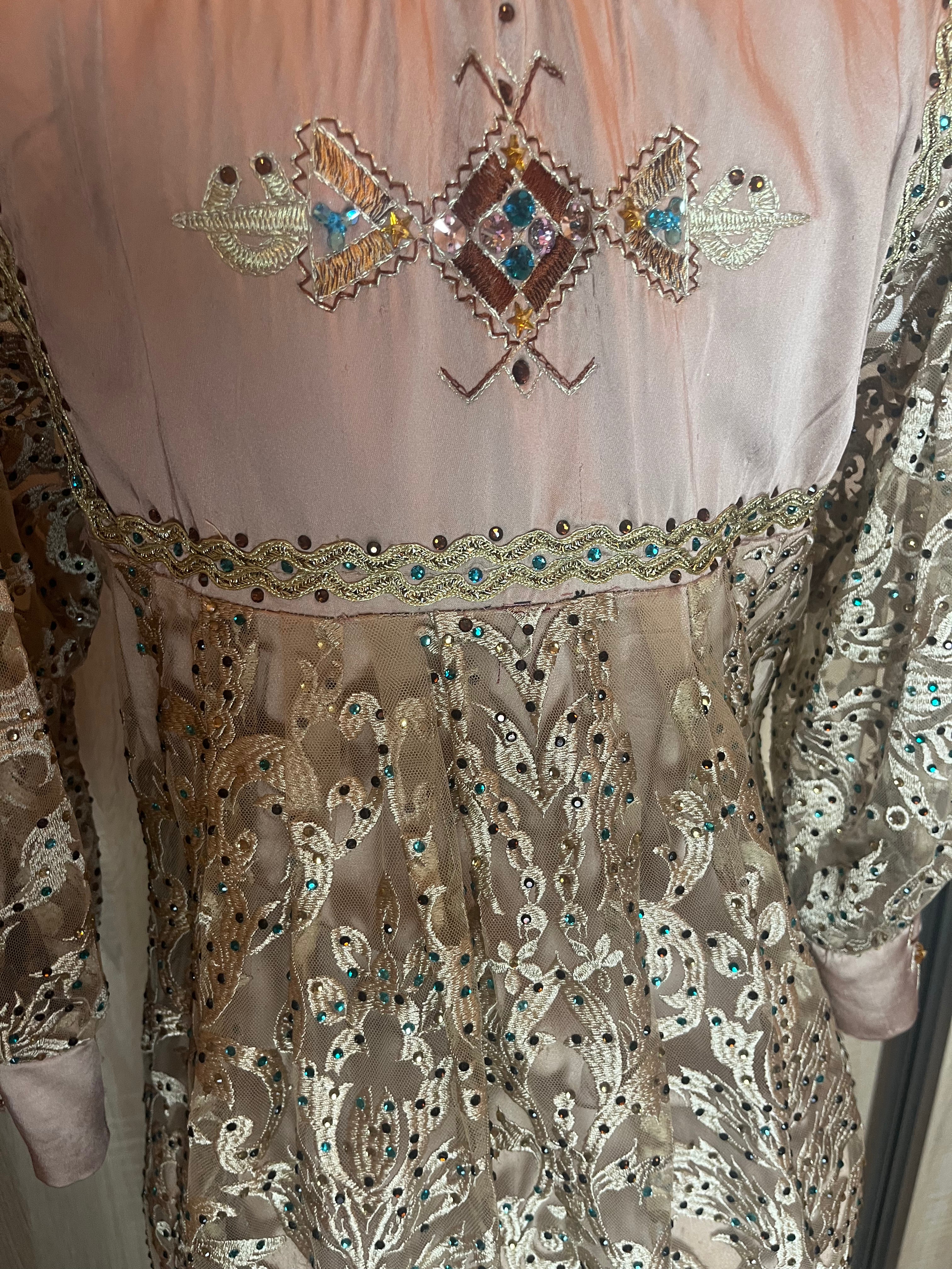Robe kabyle moderne brodée d'occasion
