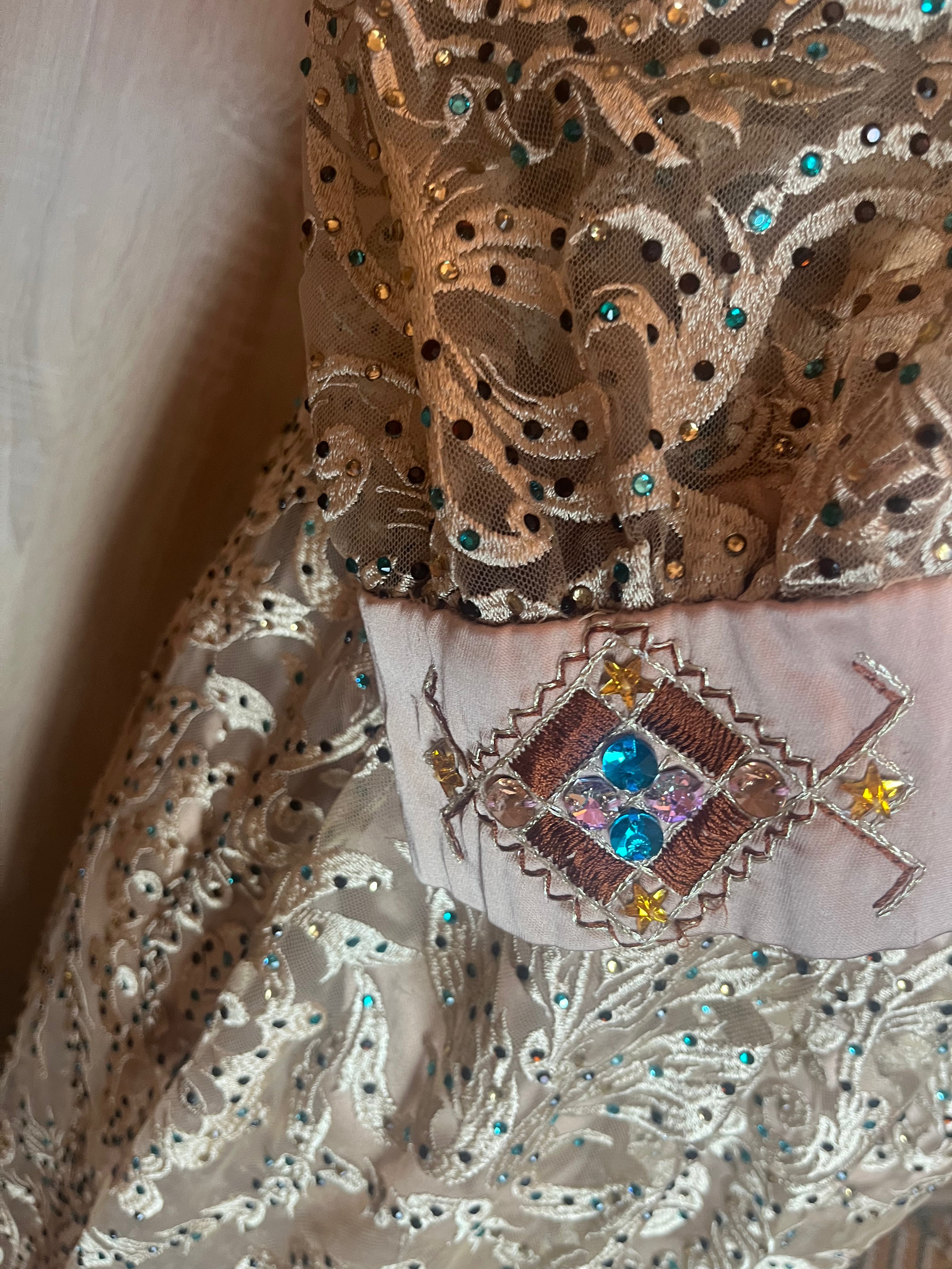Robe kabyle moderne brodée d'occasion