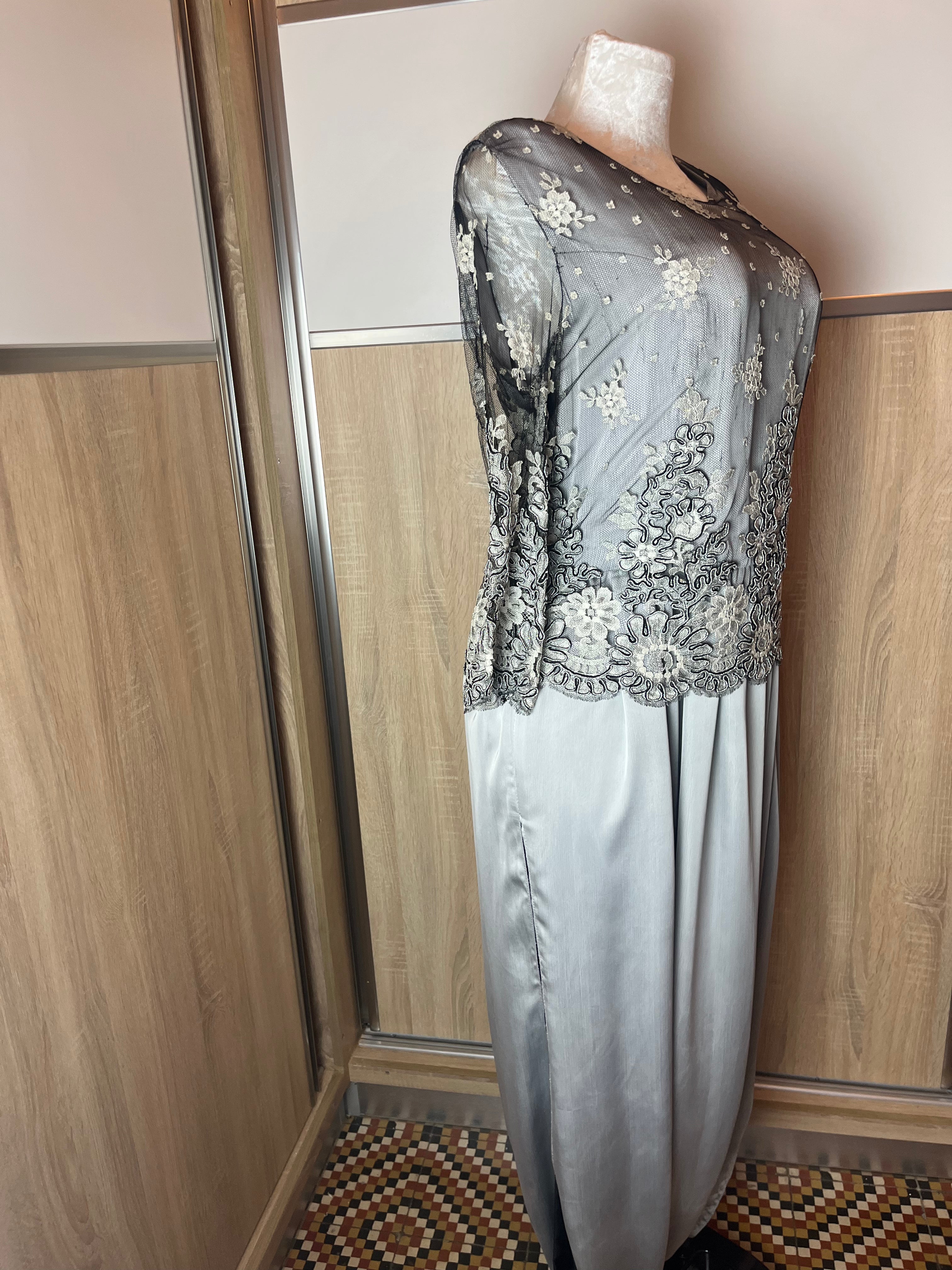 Badroune d'occasion gris dentelle