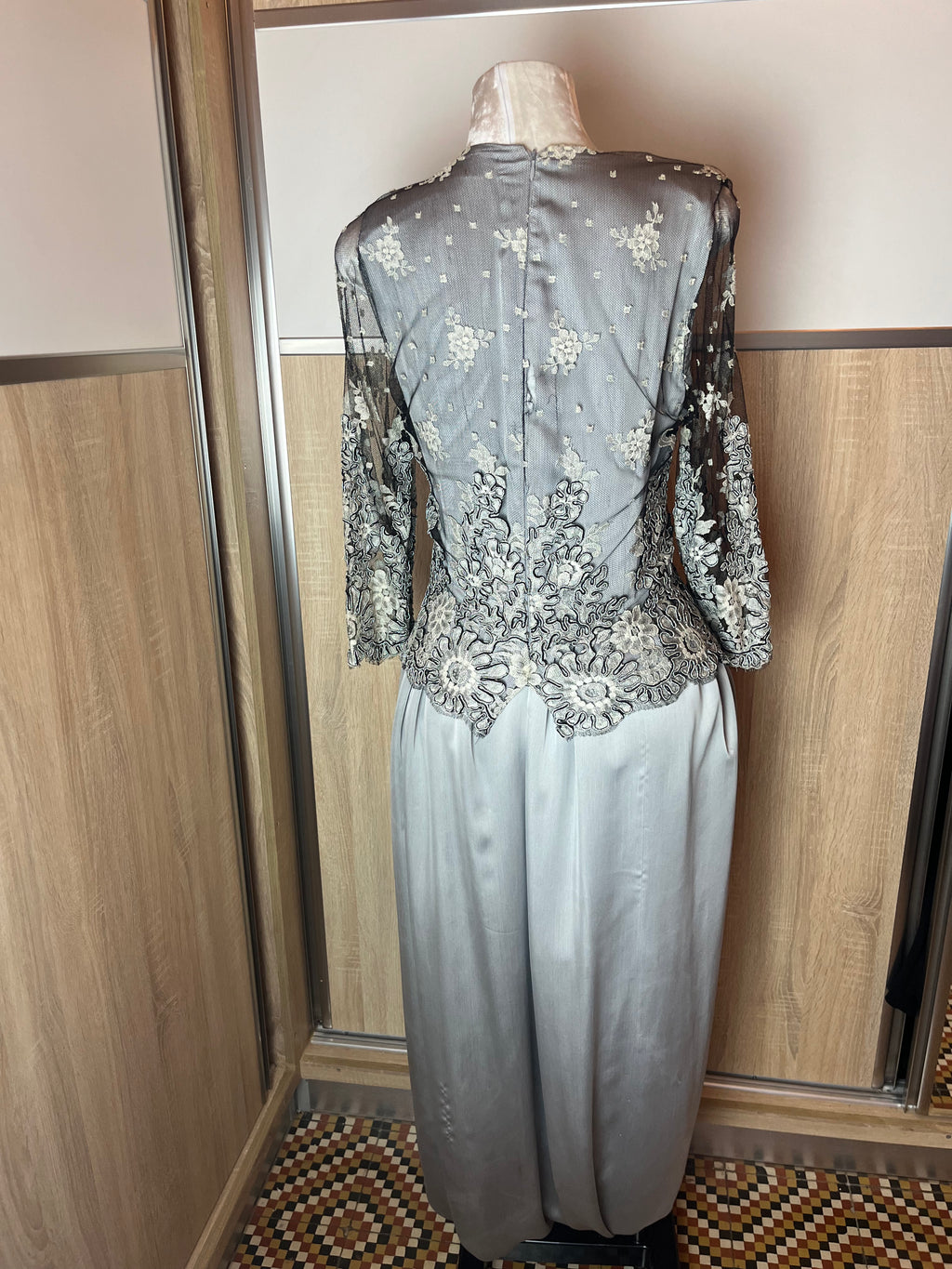 Badroune d'occasion gris dentelle