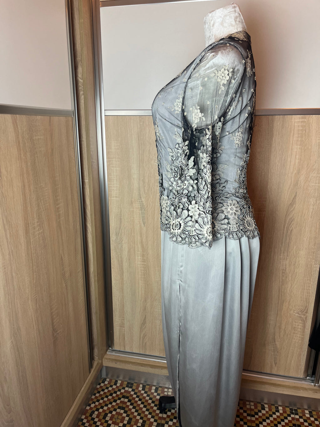 Badroune d'occasion gris dentelle