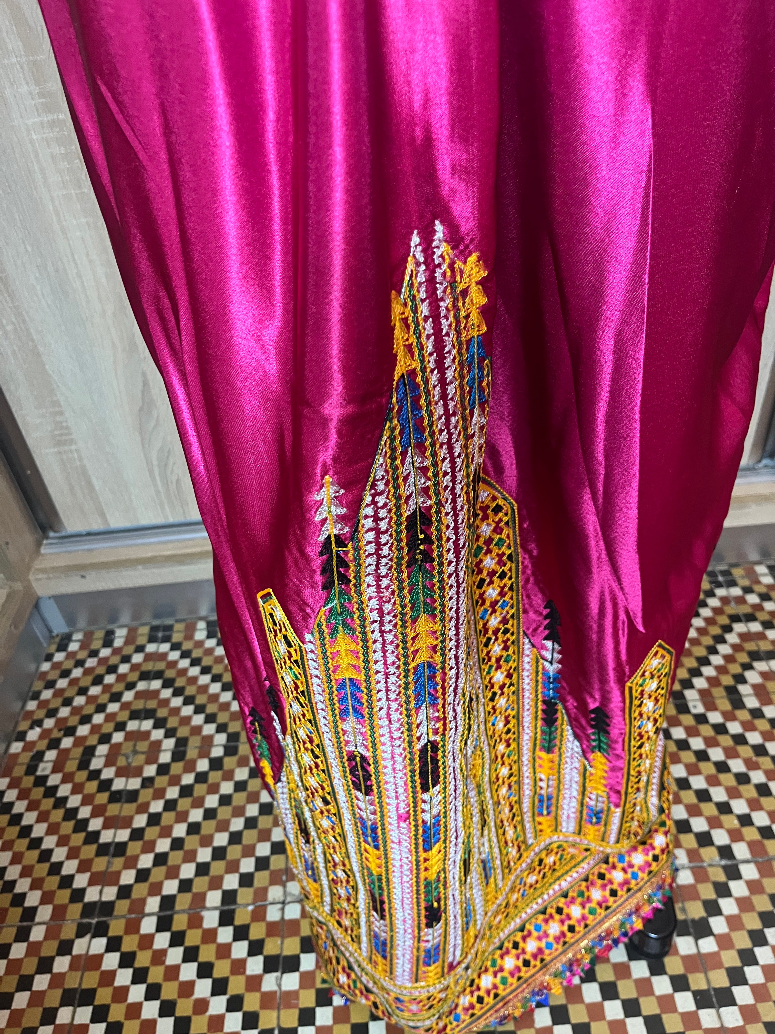 Robe kabyle fushia d'occasion