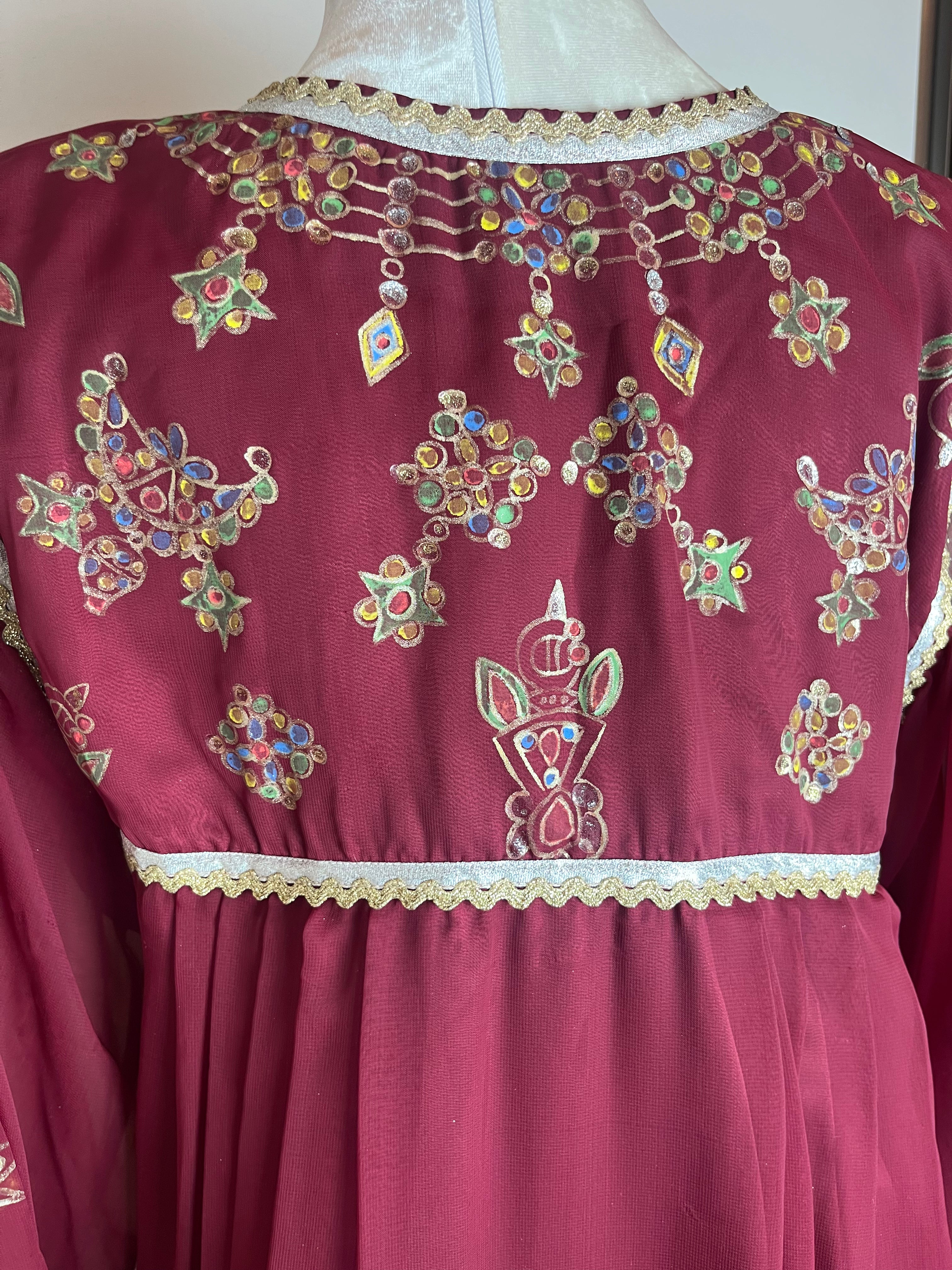 Robe kabyle fuchsia d'occasion