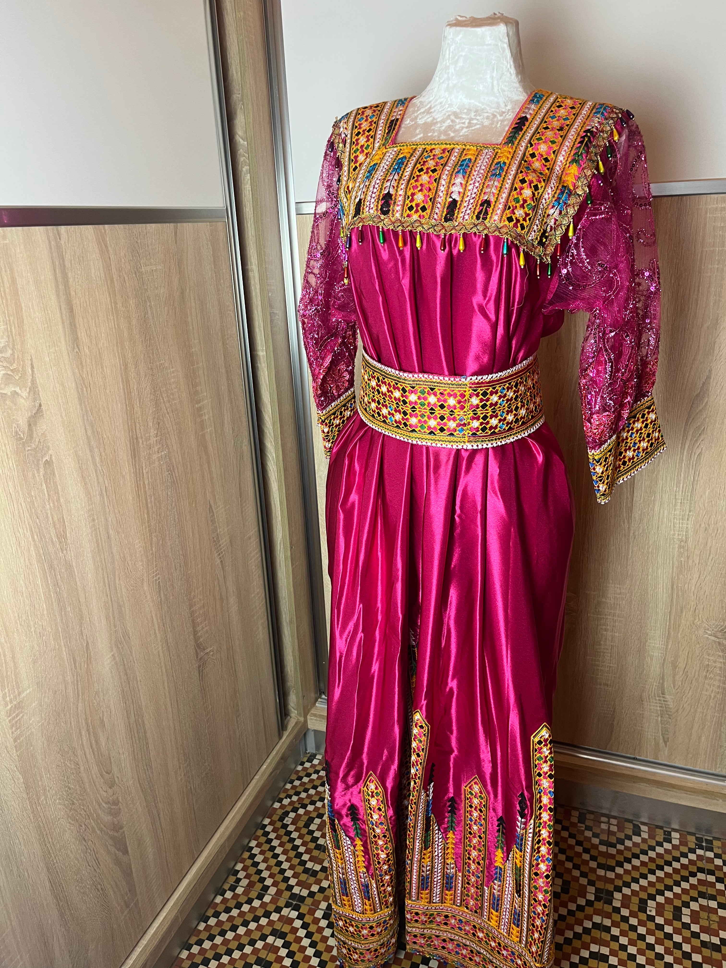 Robe kabyle fushia d'occasion