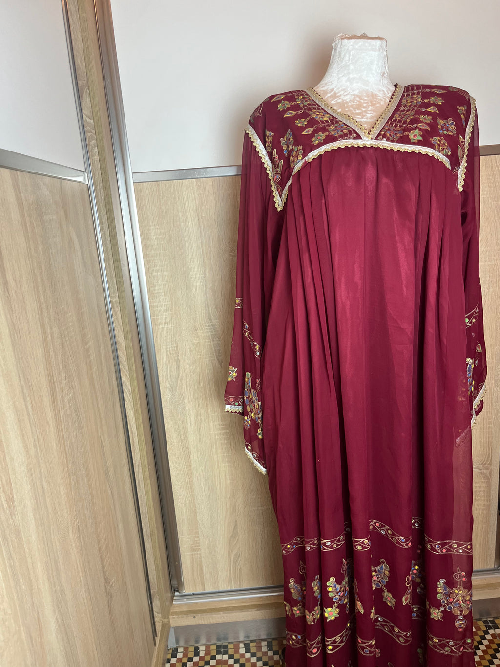 Robe kabyle fuchsia d'occasion