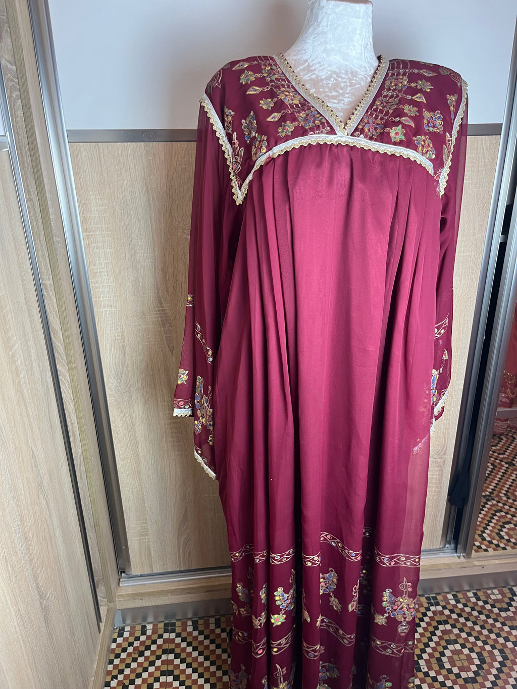 Robe kabyle fuchsia d'occasion