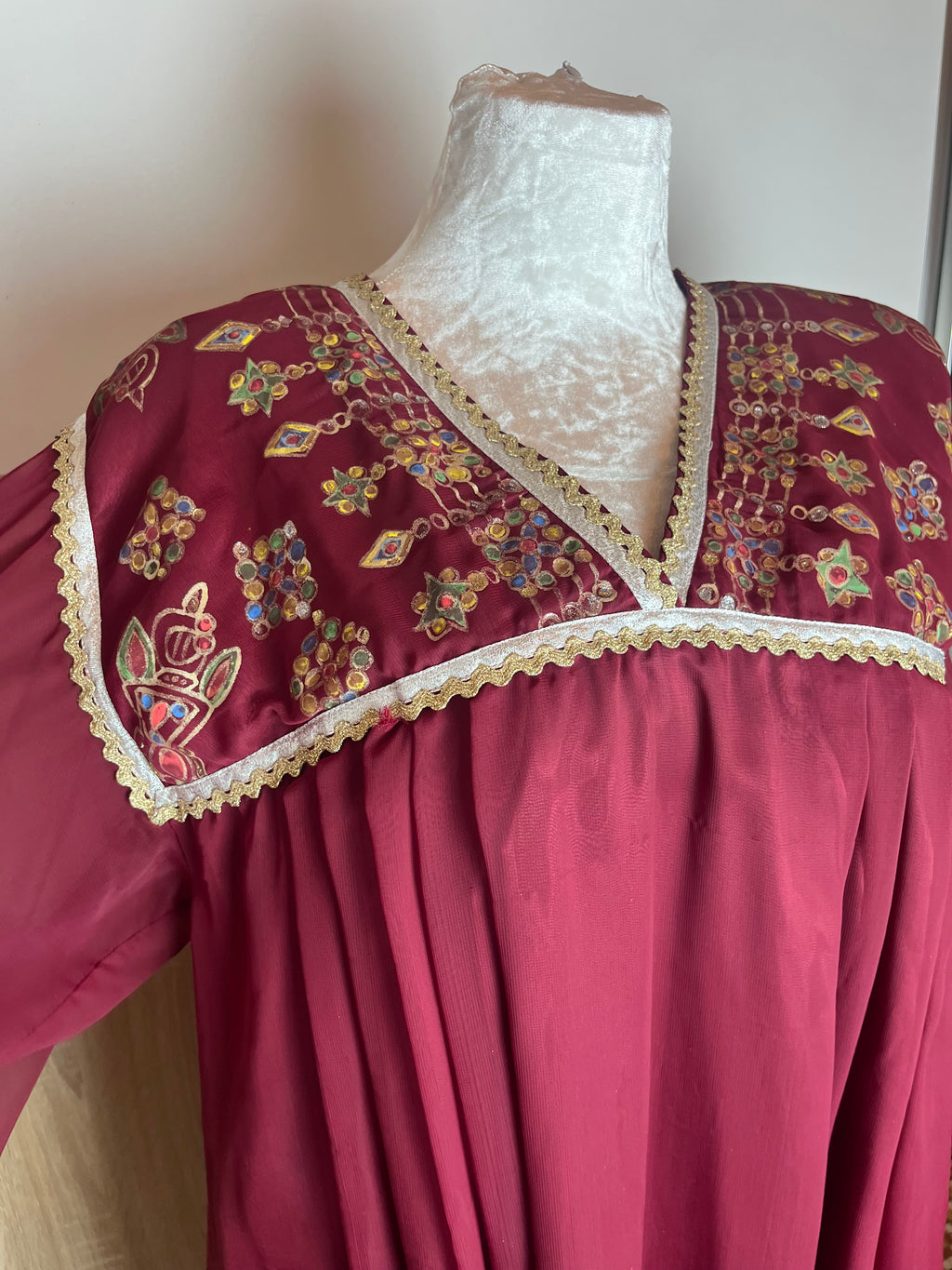 Robe kabyle fuchsia d'occasion