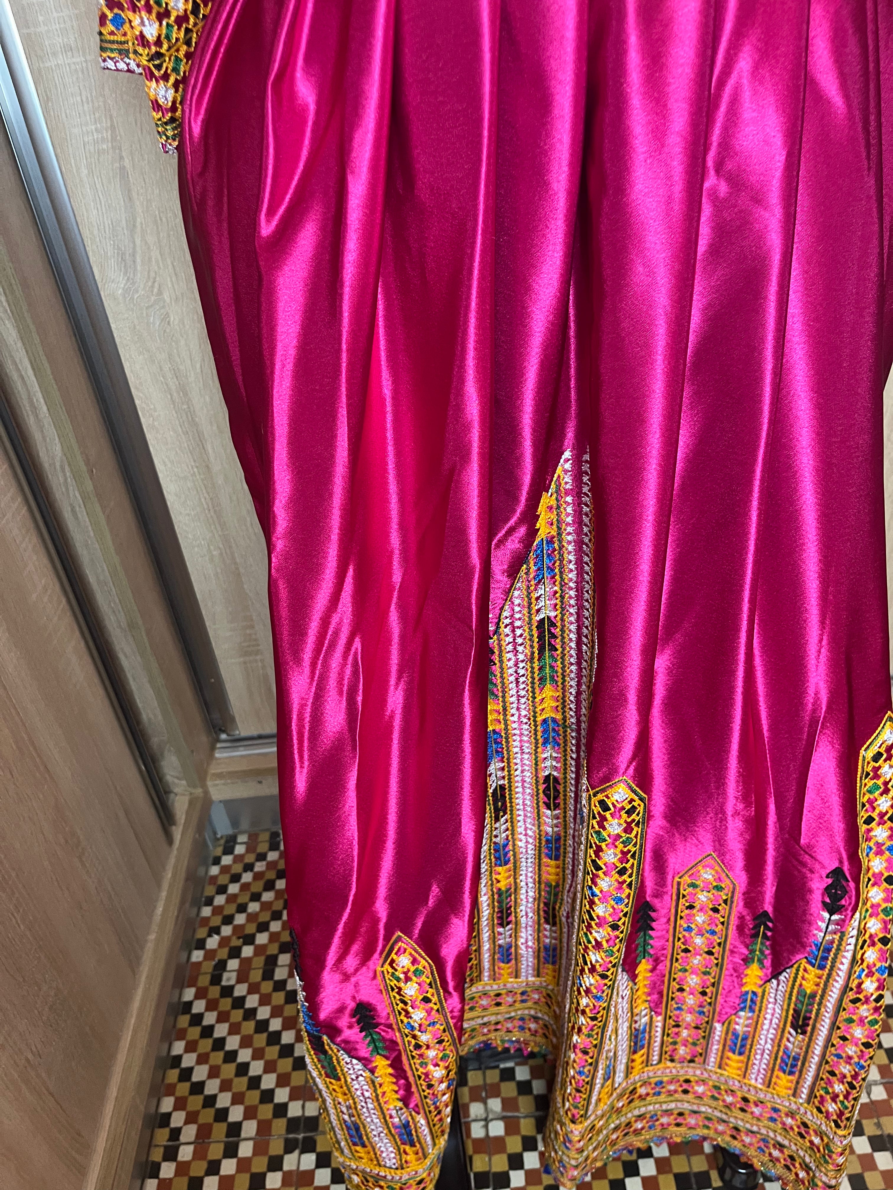 Robe kabyle fushia d'occasion