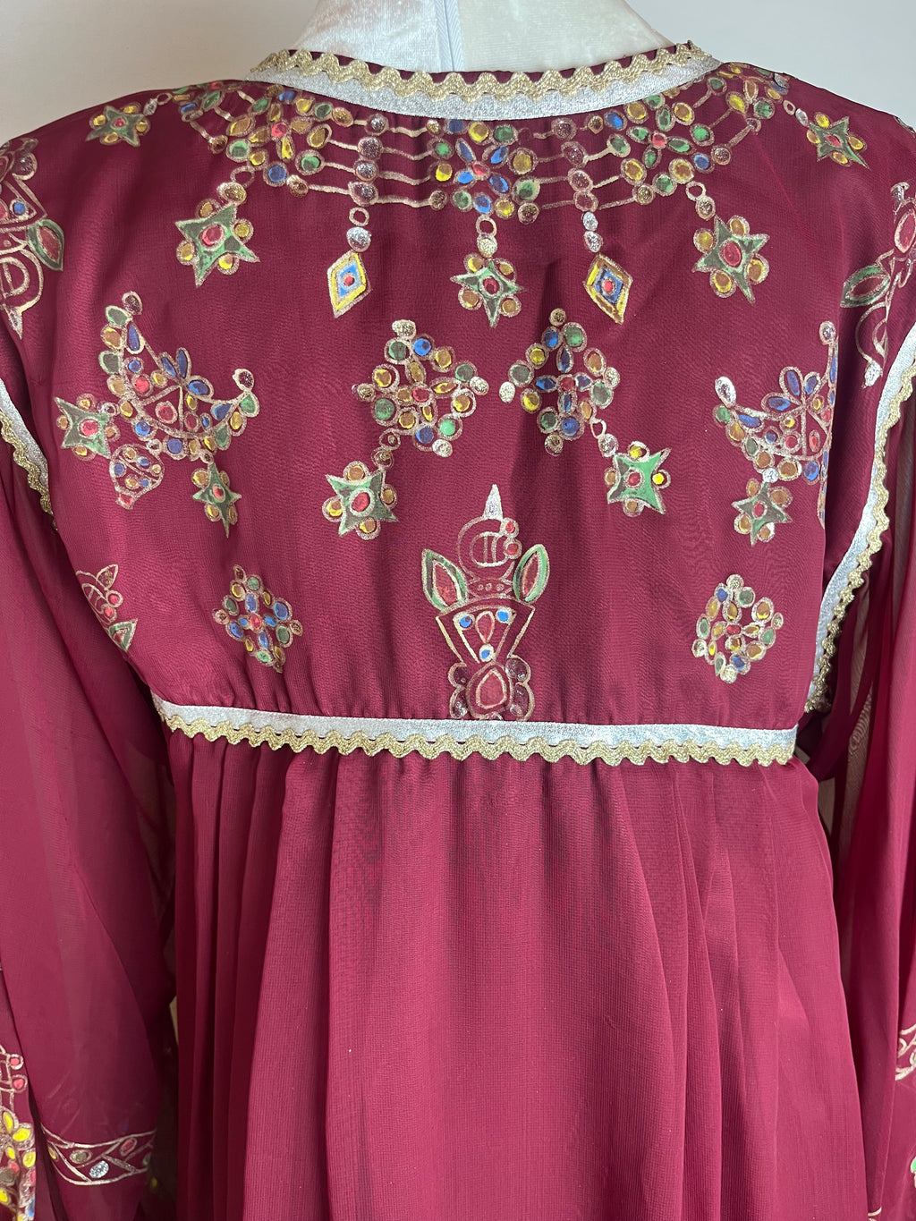Robe kabyle fuchsia d'occasion