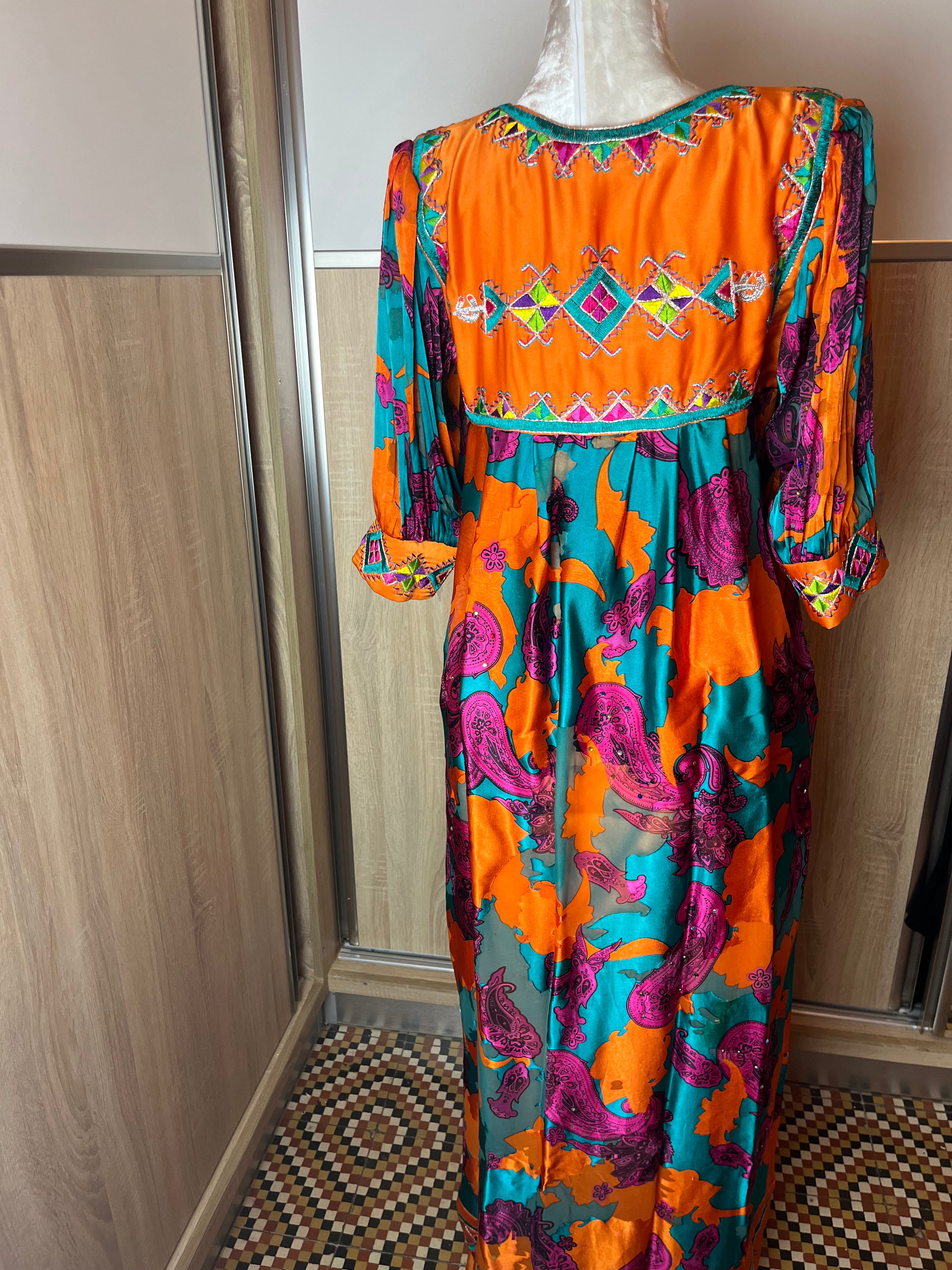 Robe kabyle colorée d'occasion