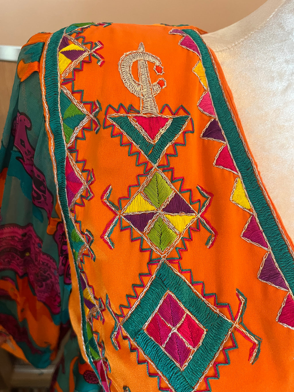 Robe kabyle colorée d'occasion
